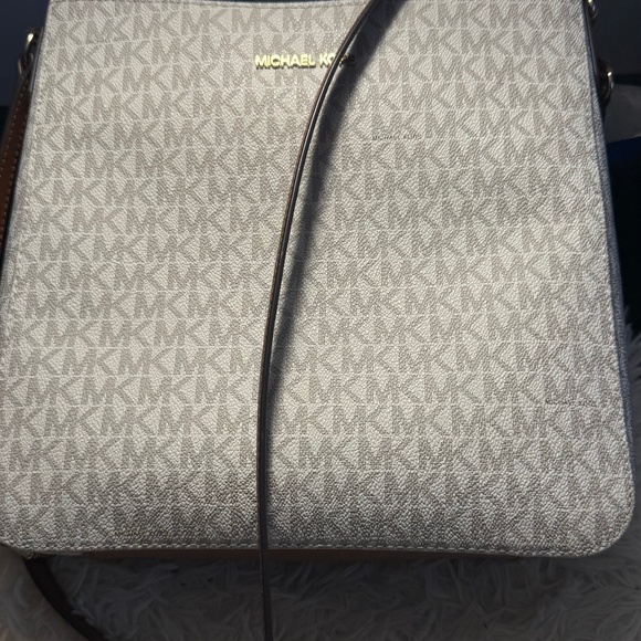 Michael Kors - Picture 1 of 5
